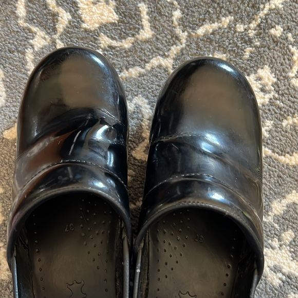 Black patten leather Dansko clogs. - Picture 3 of 4